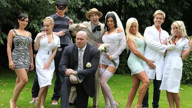 Қайықтағы жалаңаш суреттер