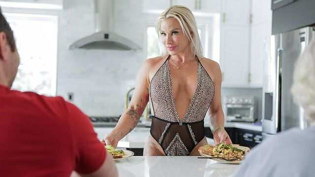 Korsatmalarni ochirish Xotinim bilan MFF pornosini tomosha qilish