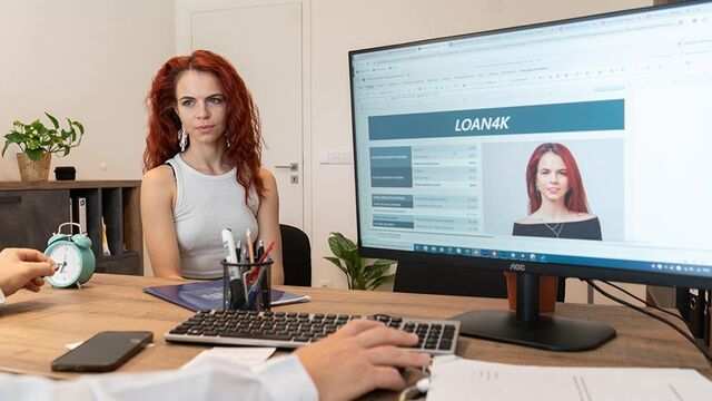 Кроссссинг бау Шыны орындықта жалаңаш